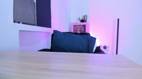 Mia Lenox online show from 12.14.25