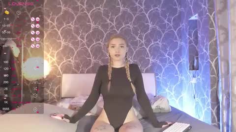 Mia online show from 11.14.25