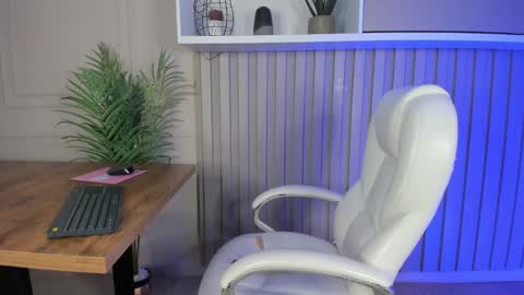 Snapshot of miamiller69 chatting on 01.12.25 Mia online show from 01.12.25