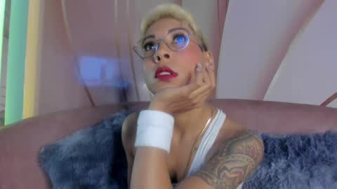 Mia Morgann online show from 01.06.25