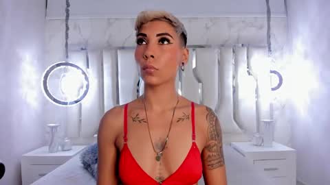 Mia Morgann online show from 03.05.25