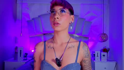 Mia Morgann online show from 09.15.25