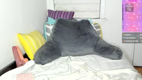 Snapshot of miaparker2_0 chatting on 02.05.25 Mia online show from 02.05.25