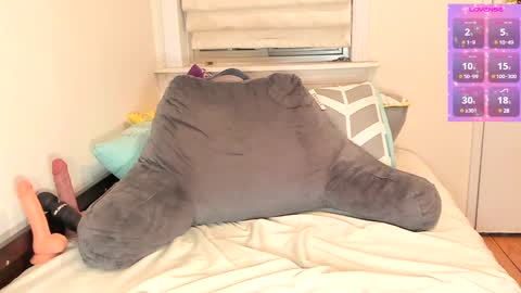 Snapshot of miaparker2_0 chatting on 03.04.25 Mia online show from 03.04.25