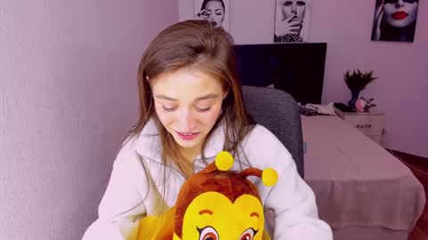 Mia online show from 12.25.24