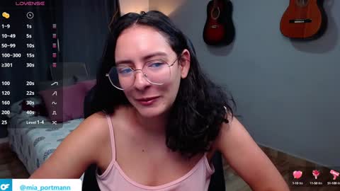 Snapshot of miaportman chatting on 12.03.24 MIAPORTMANN online show from 12.03.24