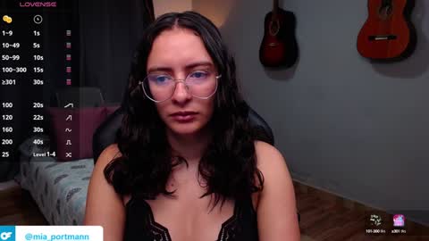 Snapshot of miaportman chatting on 12.31.24 MIAPORTMANN online show from 12.31.24