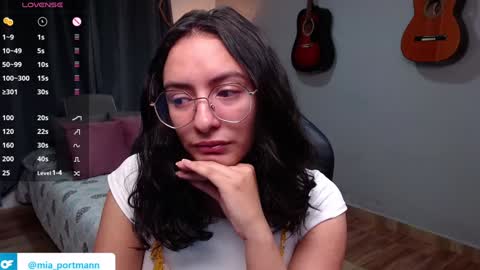Snapshot of miaportman chatting on 01.04.25 MIAPORTMANN online show from 01.04.25