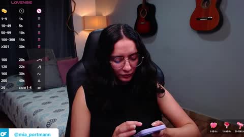 Snapshot of miaportman chatting on 01.11.25 MIAPORTMANN online show from 01.11.25