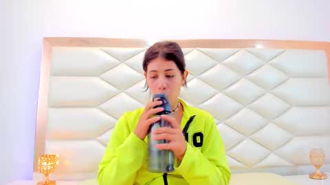 Snapshot of miaqueen021 chatting on 02.21.25 Sweetie Mia online show from 02.21.25