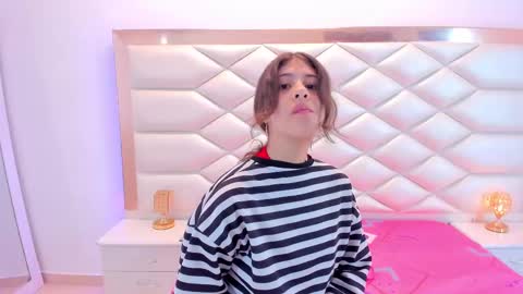 Snapshot of miaqueen021 chatting on 02.28.25 Sweetie Mia online show from 02.28.25