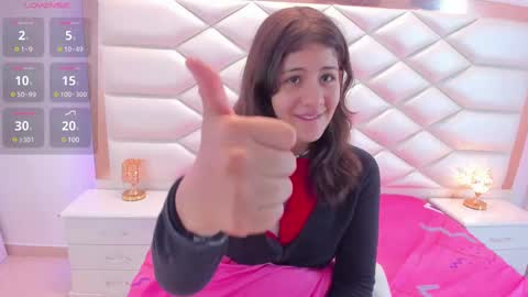 Snapshot of miaqueen021 chatting on 03.01.25 Sweetie Mia online show from 03.01.25