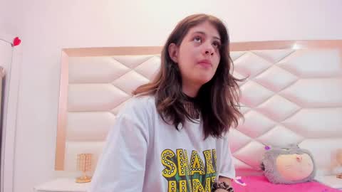 Snapshot of miaqueen021 chatting on 03.12.25 Sweetie Mia online show from 03.12.25