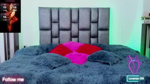 Mia Milf online show from 10.05.25