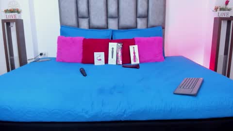 Mia Milf online show from 11.06.25