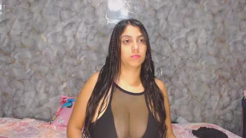 Snapshot of miarouse1531 chatting on 12.02.25 miarouse1531 online show from 12.02.25