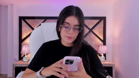 Mia online show from 12.17.24