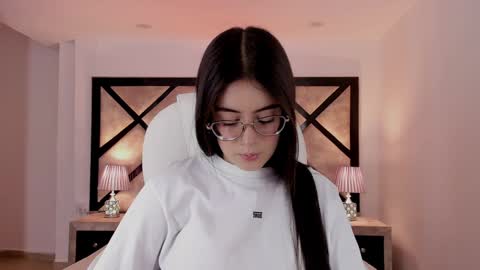 Mia online show from 01.28.25