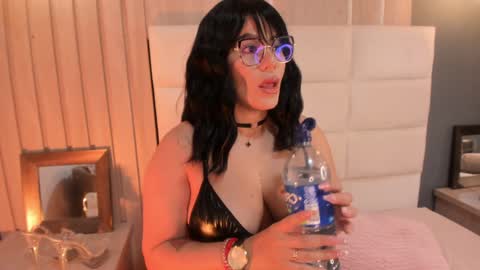 Mia online show from 02.07.25