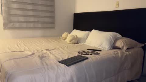 Mia online show from 10.09.25