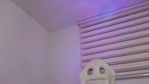 Mia online show from 02.14.25