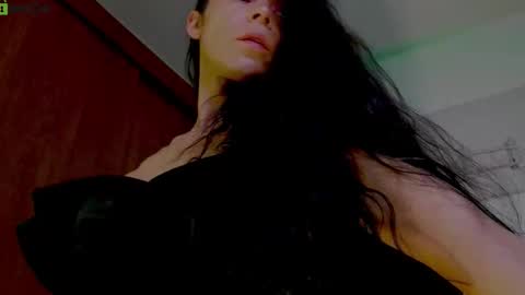 Mia online show from 10.15.25