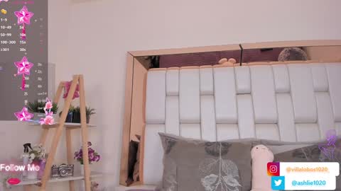 Mia Villalobos online show from 01.10.25