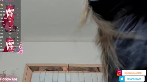 Mia Villalobos online show from 02.22.25