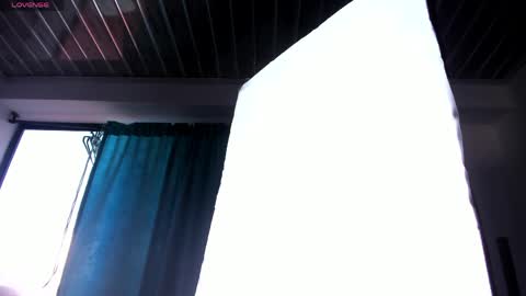 Mia Villalobos online show from 04.23.26