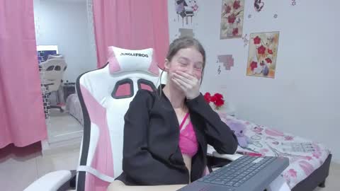 Snapshot of miavolkova_ chatting on 01.14.25  Chloe  online show from 01.14.25