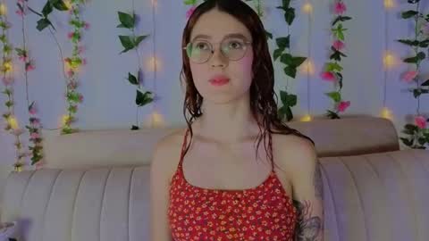 Snapshot of miawinx chatting on 11.20.25 Mia winx online show from 11.20.25