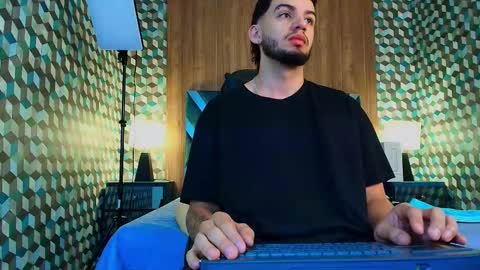 Snapshot of michael_magno chatting on 11.10.25 Michael Stevens online show from 11.10.25