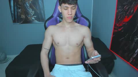 Snapshot of michael_twink18 chatting on 10.25.25 Michael online show from 10.25.25