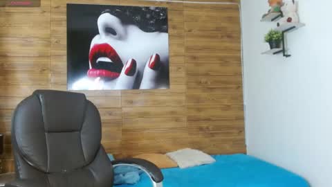 Snapshot of michaelkoiv chatting on 12.15.25 michaelkoiv online show from 12.15.25