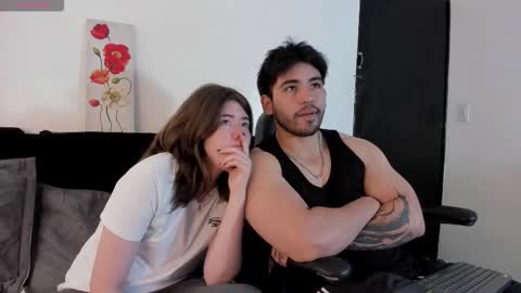 Snapshot of michelandchris chatting on 12.01.25 MichelandChris online show from 12.01.25