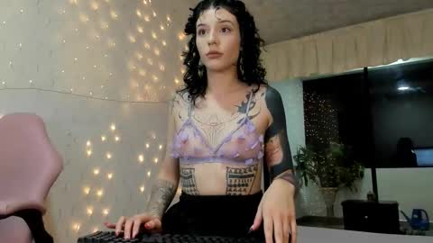 Michelle Ramirez online show from 11.28.25
