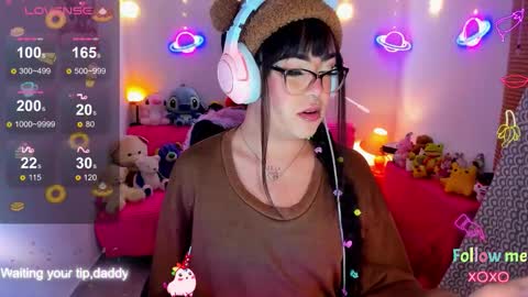 Snapshot of michellevanss22 chatting on 12.18.25 online show from 12.18.25