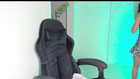 Michellee online show from 09.17.25