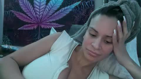 Snapshot of micielo87 chatting on 03.04.25 Skye online show from 03.04.25