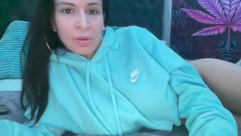 Snapshot of micielo87 chatting on 03.06.25 Skye online show from 03.06.25