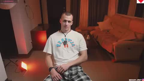 Snapshot of mickey_pict chatting on 01.08.26 Mickey online show from 01.08.26