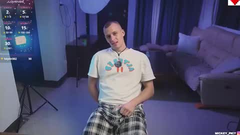 Snapshot of mickey_pict chatting on 01.11.26 Mickey online show from 01.11.26