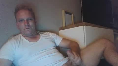 Snapshot of mickkxl chatting on 09.18.25 mickkxl online show from 09.18.25