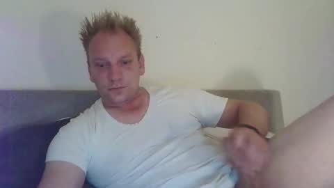 Snapshot of mickkxl chatting on 10.20.25 mickkxl online show from 10.20.25