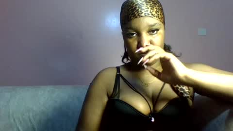 Snapshot of midnight_sexy chatting on 07.24.26 midnight_sexy online show from 07.24.26