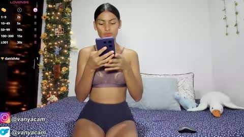 Snapshot of midnight_vk chatting on 10.08.25 VanyaKlaus online show from 10.08.25