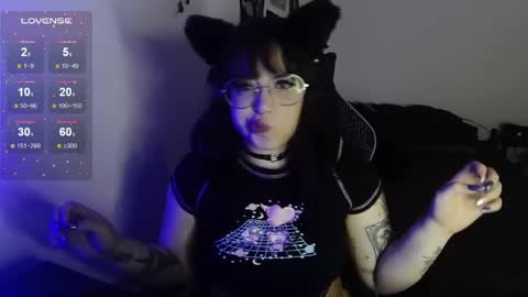 Snapshot of midnightkitten_ chatting on 06.09.26 Nana online show from 06.09.26