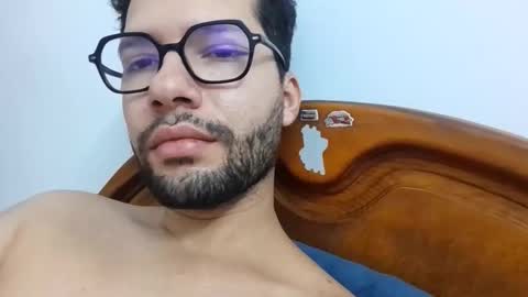 Snapshot of midoumas1 chatting on 11.09.25 Sam online show from 11.09.25