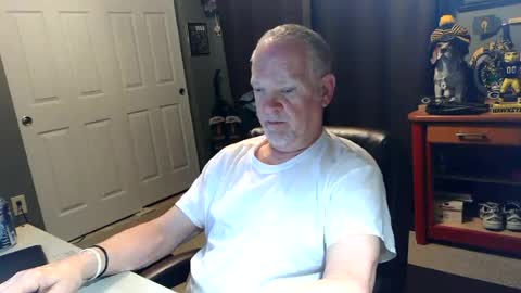 Snapshot of midwestdad09 chatting on 06.18.26 midwestdad09 online show from 06.18.26