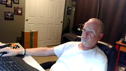 Snapshot of midwestdad09 chatting on 07.05.26 midwestdad09 online show from 07.05.26